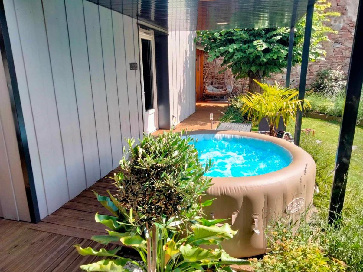 Sejour Au Jardin De Cupidon Avec Jacuzzi Et Sauna Balbigny Экстерьер фото